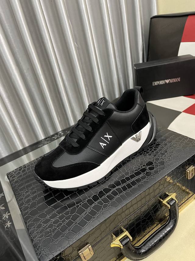 出厂价Pp： Armani 阿玛尼最新新款休闲鞋 火爆热卖官网同款 原单爆款 .原工厂P牛皮材料1：1原板 牛皮内里，原厂发泡大底。身配件一比一开模 专柜品质