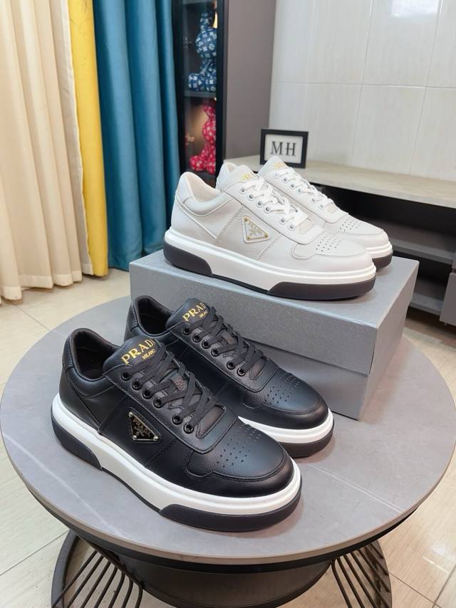 出厂价P 高品质新款Prada 普拉达 专柜同步上市， 新款男鞋、面料精选进口面网配滴胶工艺。进口牛皮内里。高端开模防滑橡胶大底，精美线条、简约大气，上脚舒服上
