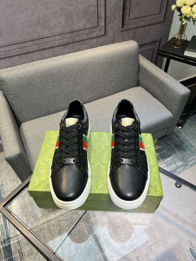 新款单鞋 古奇 鞋面进口牛皮官网1:1面料，内里进口羊皮内里 。原版大底开模，每一位男士的身份衬托，上脚大气稳重高端定制专柜原版复刻不管风吹雨打鞋楦不变，经得起