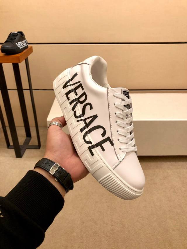 工厂P价 范思哲休闲鞋，透气舒适，行走方便，潮男百搭之款，鞋面顶级进口专属牛皮打印图案真皮内里橡胶耐磨大底 超级舒服。码数38-44 DDD