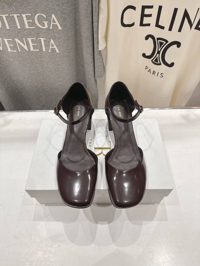 高版本出厂 DDD The Row 2026Ss春夏爆款玛丽珍高跟鞋凉鞋 DDD 非常舒服的高跟凉鞋，极简设计理念，版型显瘦好穿颜值与实用性并存 DDD 鞋面：