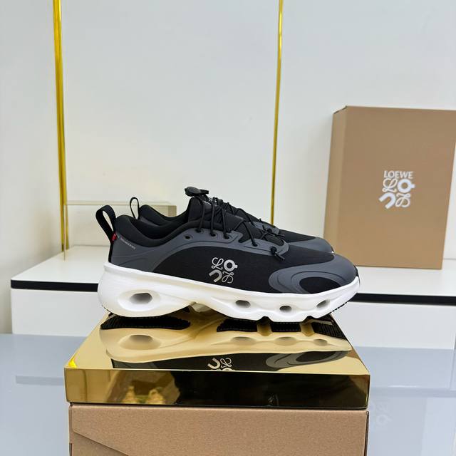 男女码情侣款！！！ DDD Loewe 罗意威 X On Cioudtilt2.0跑鞋情侣款罗意威 X On 昂跑全新合作系列跑步鞋 DDD 品牌与瑞士高性能运