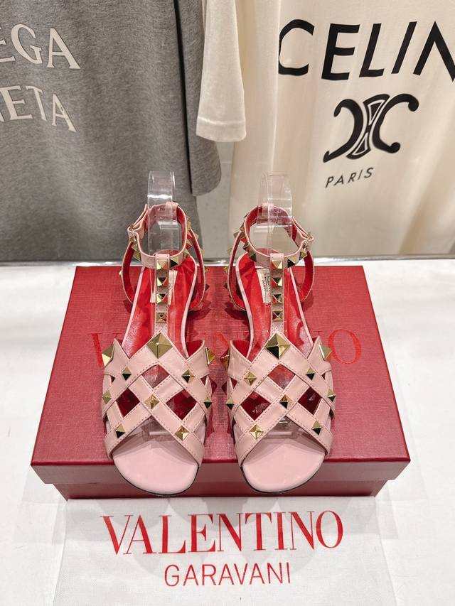 高版本出厂 DDD ～New～顶级制作 Valentino 华伦天奴2026Ss官方最新玛丽珍平底鞋单鞋凉鞋 DDD 创新与经典巧妙的结合在一起，其经典带领着每