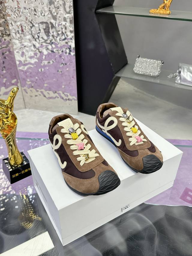 工厂P价P： 扣子10 DDD Loewe 罗意威 25Ss新款巴黎时装 Balletrunner 情侣款芭蕾运动鞋 阿甘鞋 DDD 经典一眼就爱上的！拼接的极