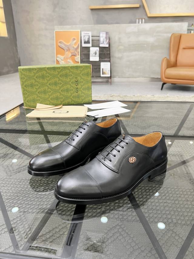 顶级代购 古 炸街男神真皮大底皮鞋专柜同步发售原厂配置，意大利进口牛皮，全进口水染牛皮里垫，鞋底：种原厂特供原版底超级舒适，原厂跟单货 高品质，可随意进出专柜，