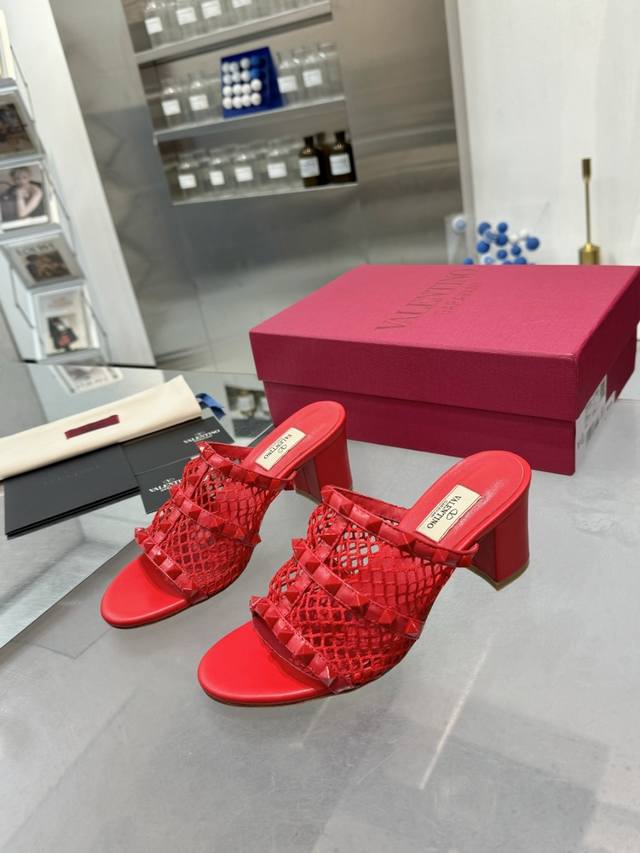 工厂P橡胶底 DDD 皮底 DDD 专柜最新款华伦天奴 DDD 最新丝网款加上永不过时的柳钉更加耀眼 DDD 简直不要太好看了！！！小性感的同时又带有少女的小可