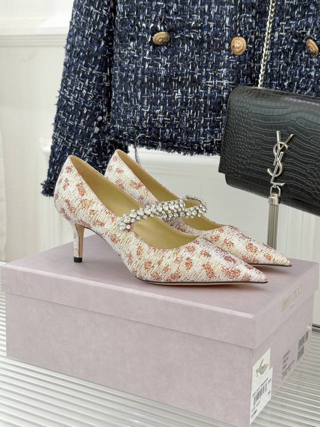 厂价P 单鞋 DDD Jimmy Choo 吉米周经典钻石链条 DDD 尖头高跟鞋 DDD 超绝的水晶鞋 美到移不开视线 DDD 鞋型做的非常秀气 不会过分窄长