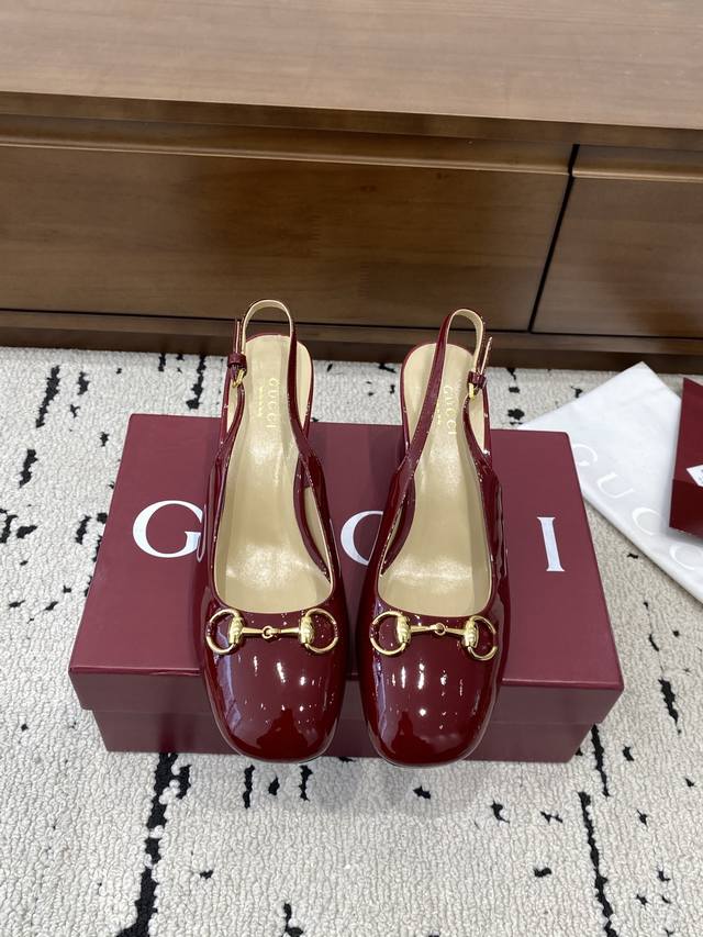 Gucci 古驰 26 DDD G家 主打系列终于面世，狠货值得期待！原有的经典 创造新设计 DDD 2026春夏新款 经典马衔扣漆皮高跟防水台凉鞋 代购级别！