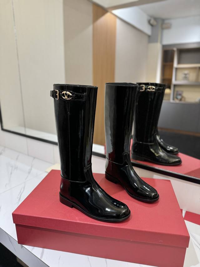 出厂价Pp： Valentino华伦天奴 高级辣妹Kelly Jumping骑士靴顶级牛品匠心好货经典再现拒绝不了的款式谁穿都好看 特别有质感的五金衬托出满满的