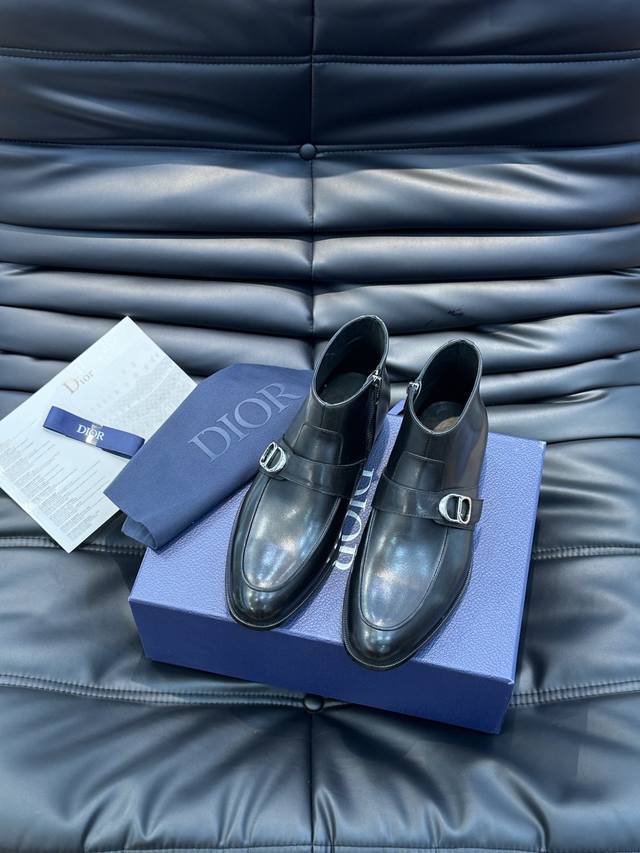 Dio~R奢品男士高帮靴,纯手工制作,内外均为进口头层牛皮,高端精品精湛工艺,意大利进口双层真皮大底,穿出高贵绅士品味 经精心调试最佳楦型,舒适度百分百! DD Dio~R奢品男士高帮靴,纯手工制作,内外均为进口头层牛皮,高端精品精湛工艺,意大利进口双层真皮大底,穿出高贵绅士品味 经精心调试最佳楦型,舒适度百分百! DD