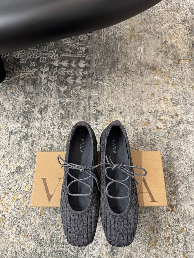 春夏新品 DDD 面料 原版定制针织 DDD 内里 同面料 DDD 鞋底 橡胶底 DDD 优雅风格 创造不一样的感觉 DDD 跟高 1 Cm 专柜包装 DDD