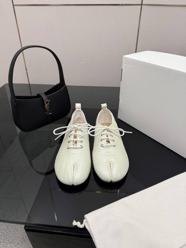 高版本出厂 DDD Maison Margiel* 2026Ss早春走秀新款Mm6马吉拉新品分趾小皮鞋休闲鞋新品百搭复古 给你不一样的感觉 DDD 鞋面：进口牛