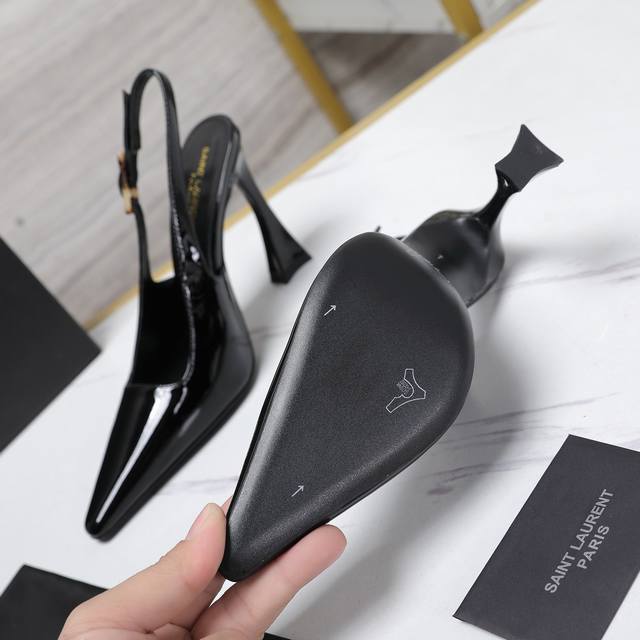顶级版本 DDD * 24 春夏 全新鞋型配上鞋跟！上脚炒鸡女人 唯有Ysl最懂女人心不接受反驳 超级无敌女人味神器 值得每一个女性入手 Z品全身定制五金、鞋跟