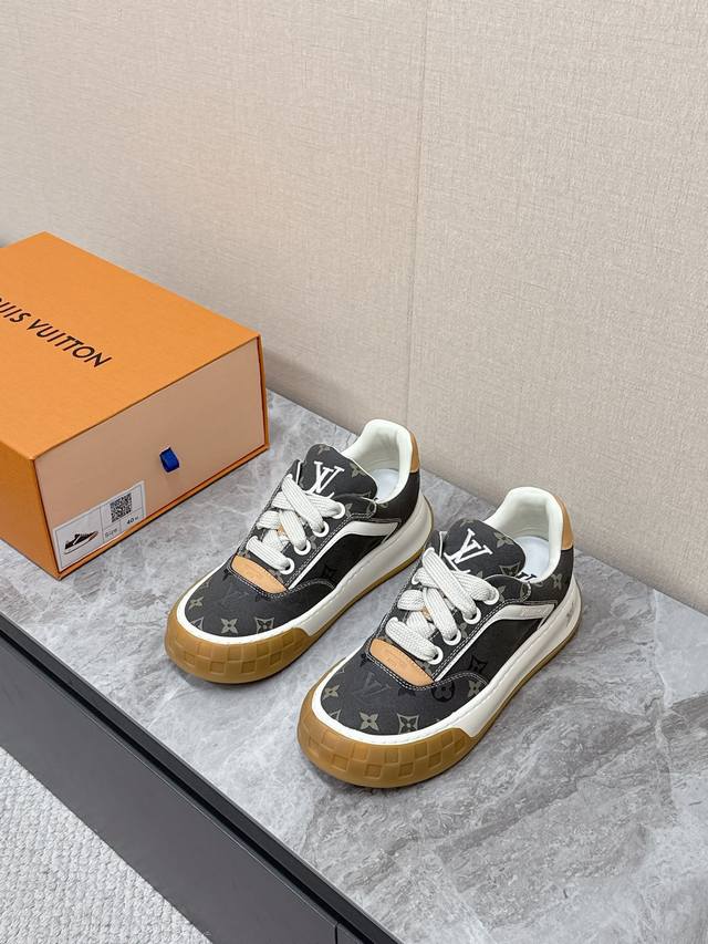 Louis Vuitton路易威登最新情侣款饼干鞋 休闲鞋 DDD 超多明星网红种草 原版购入开发 细节完全对版 上脚非常舒适 奢侈用料，做工精细，中底印有欧洲