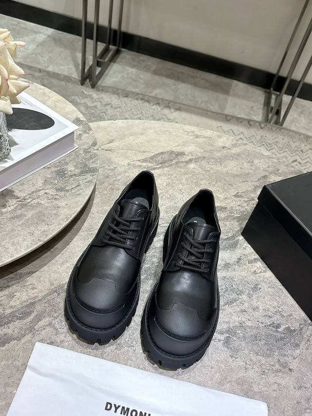 Dymonlatry 小众潮牌 25Ss秋冬新款单鞋增高厚底鞋休闲鞋 DDD “Bastion堡垒”25秋冬系列以机能工艺大底重塑经典系带德比单鞋，慵懒中注入浪