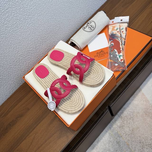 出厂价Pp： 随机赠送丝巾 DDD 品牌：Hermes DDD 颜色:经典全色系 DDD 编号：H8102-1 DDD 跟高：1.5Cm DDD 码数：35-3