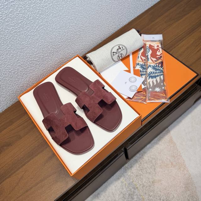 出厂价Pp： 随机赠送丝巾 DDD 品牌：Hermes DDD 颜色:经典全色系 DDD 编号：H8018-25 DDD 跟高：1Cm DDD 码数：35-40