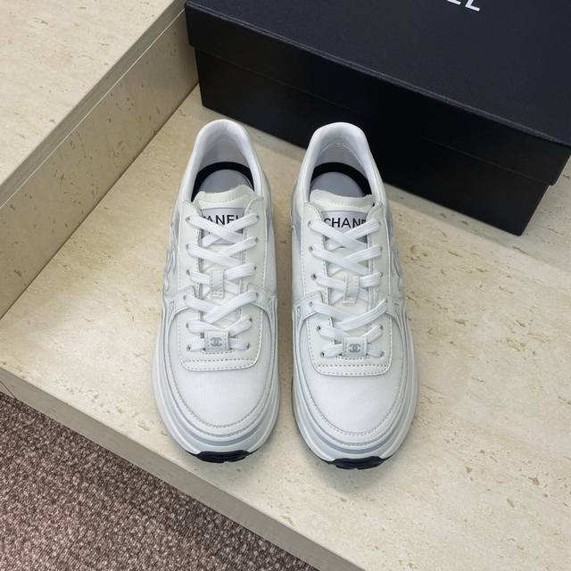 工厂P价P女码 男码 DDD Chanel 香奈儿2026早春情侣新款系带阿甘休闲跑鞋 小香双C字母Logo厚底圆头拼色运动老爹鞋 DDD 材质:鞋面进口小牛皮