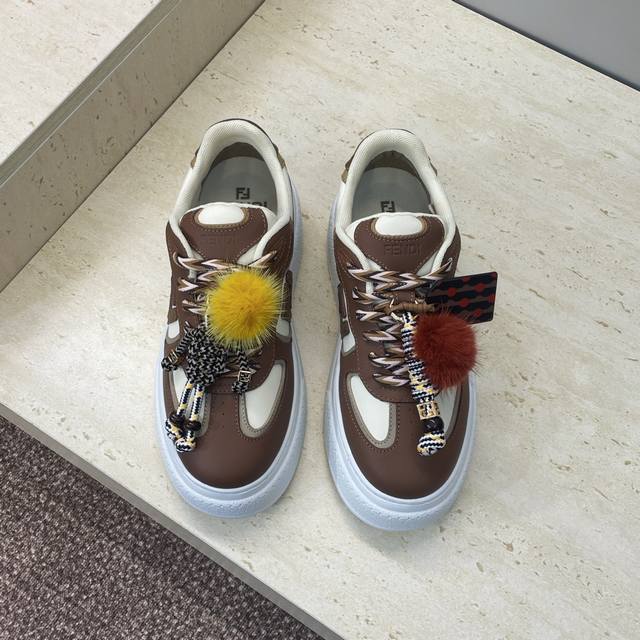 工厂P价P DDD Fendi 芬迪2026早春新款系列 Match流苏蝴蝶结系带休闲运动女鞋 F家字母Logo Pequot 印花图案拼色厚底圆头复古阿甘徳训