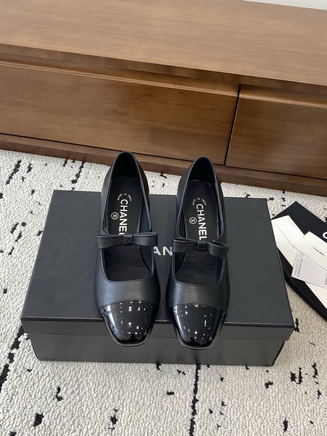 高版本 DDD Chanel2025秋冬新款，玛丽珍皮面 DDD 香奈儿小香C家 中跟单鞋 超级舒服 DDD 走秀高级成衣定制，简约又不失甜美俏皮 纯色面料清爽