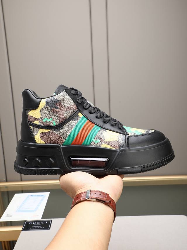 Gucci 男士经典古奇高帮休闲鞋，鞋面采用意大利进口牛皮加羊里，做工精细，高端大气。有时尚典范造型。原版橡胶耐磨防滑大底。码数：38-44 45为定制 DDD