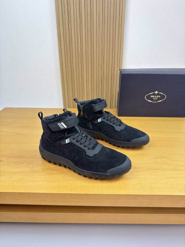 Prada 普拉达 DDD -高端品质 原单 高帮休闲运动鞋 DDD -鞋面：高丝光反绒小牛皮、鞋耳车缝品牌Logo塑胶模块、鞋舌.后跟.品牌织带 DDD -内