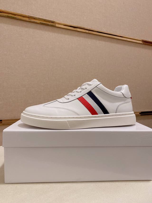 工厂P价 高端版羊皮里 Thom Browne 汤姆 布朗 New York 汤姆再上爆款！这个邪魅酷感的新锐品牌 让我们在这个夏天有了放松 时髦 个性的新选择