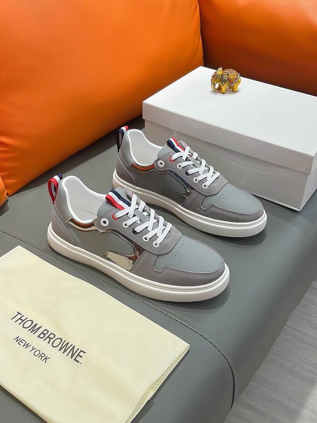 工厂P价 顶级原单男鞋工厂P 高品质 Thombrowne 汤姆布朗官网步同更新 、最新男士休闲鞋，意大利进口头层牛皮+牛皮内里，橡胶耐磨大底，精线美条、没过有