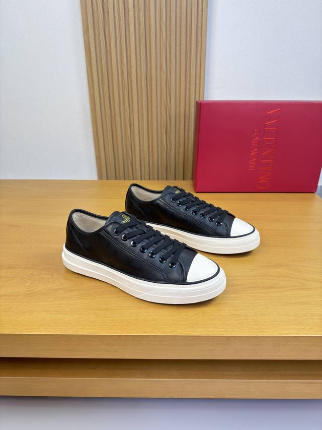 Valention 华伦天奴 DDD -高端品质 原单 休闲运动板鞋 DDD -鞋面 纳帕小牛皮.转印品牌图腾、鞋舌丝印品牌Logo DDD -内里：高韧性帆布