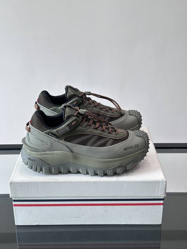 Moncler Trailgrip Gtx户外鞋，专为户外运动设计，兼具时尚与功能。鞋面采用Cordura防撕裂尼龙+Gore-Tex防水材质，耐用又防水心。中