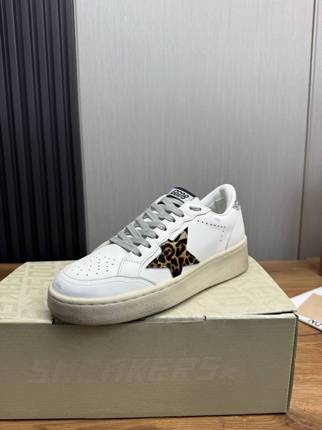 高版本 DDD Golden Goose Ggdb脏脏鞋 DDD 时尚皮革情侣小脏鞋 DDD 常年热卖款官网1:1出货，众多明星同款 DDD 标志性“残缺五角星