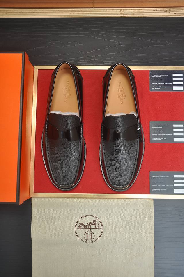 出厂价P 爱马仕 Hermes 牛皮内里 意大利顶级奢侈他不追求新奇的款式和华丽的色彩，以其完美无瑕、优雅、经典的风格吸引着成功男士的青睐正装皮鞋 这款非常非常