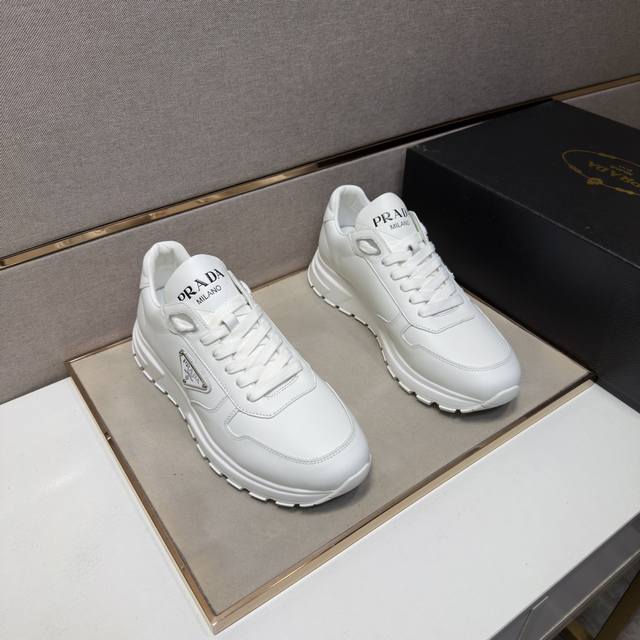 出厂价Pp 普拉达～ 男士休闲鞋 2026Z柜同步发售 码数:38-44 # 2个颜色鞋面选用多材质拼接牛皮内里，舒适透气，鞋底：原版舒适耐磨大底，实物拍摄实物