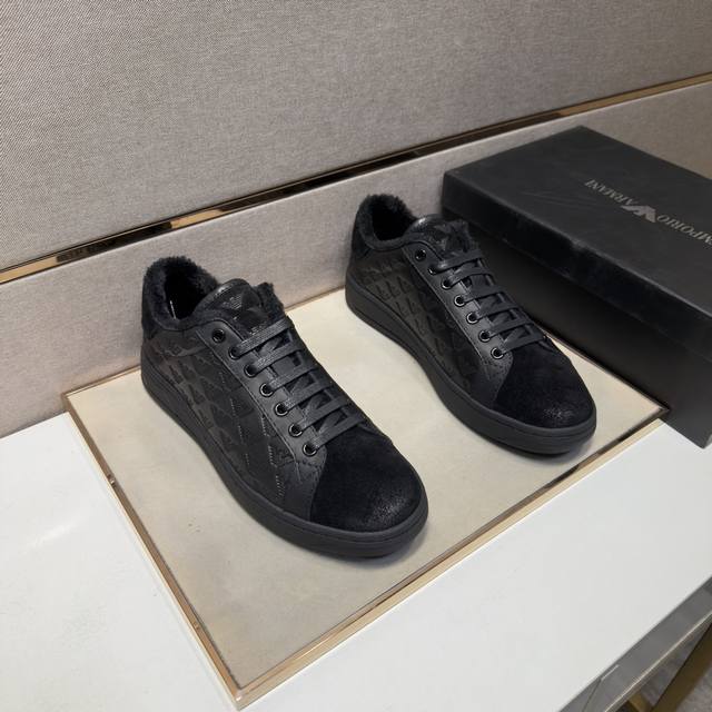 出厂价Pp 阿玛尼～ 男士休闲鞋 2026Z柜同步发售 码数:38-44 # 2个颜色鞋面选用多材质拼接绒毛内里，舒适透气，鞋底：原版舒适耐磨大底，实物拍摄实物