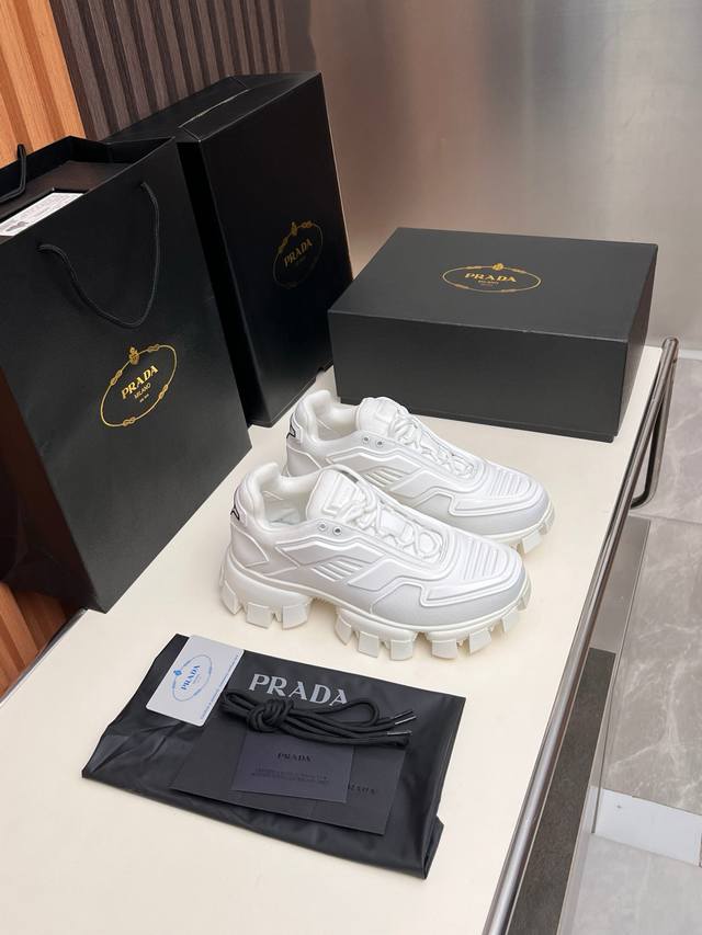 出厂价Pp： DDD Prada普拉达 机器人，顶级版本 DDD 原版牛皮拼接网面+ DDD 牛皮垫脚+网布内里， DDD 顶级全套包装+飞机盒 DDD 原厂原