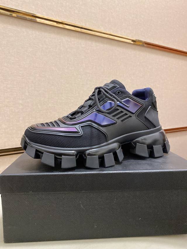 工厂P价 高版本 高品质新款Prada 普拉达 专柜同步上市， 新款男鞋、面料精选头层牛皮。内里 进口弹力网牛皮内里。高端开模防滑橡胶大底，精美线条、简约大气，