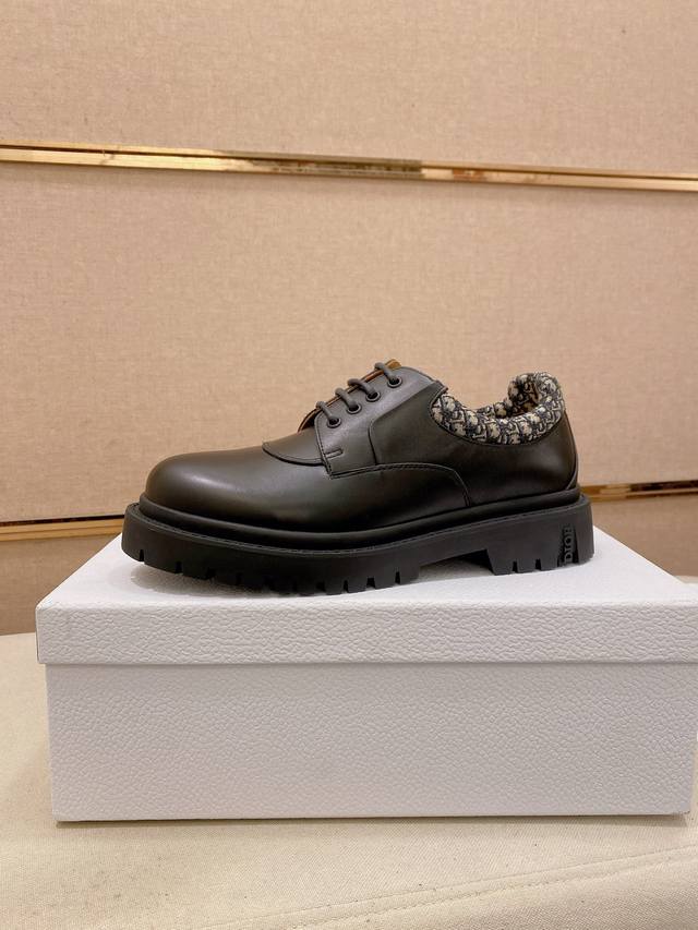 工厂P价 Dior迪奥 25最新款 男款 老钱风皮鞋 DDD 绝对是今年的大爆款贼好看 简约的鞋面设计 极具品牌辨识度的老花点缀 细节拉满 上脚大气显腿瘦气质这