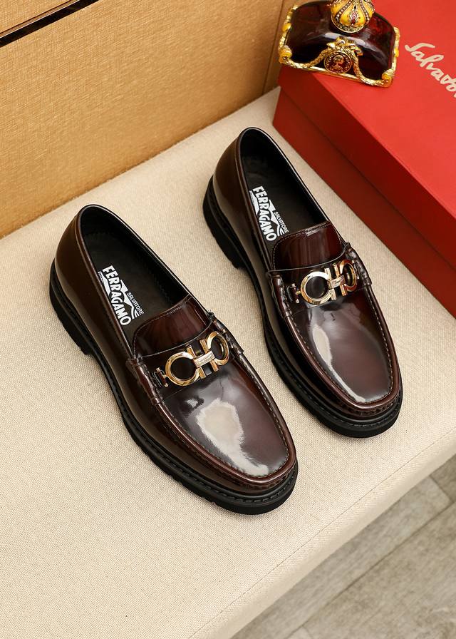 商品商标：Ferragamo 菲拉格慕 休闲皮鞋 DDD 正码码数: 38-44 45.46订制 DDD 商品材料：精选 进口头层开边珠牛皮鞋面+原版五金扣，进