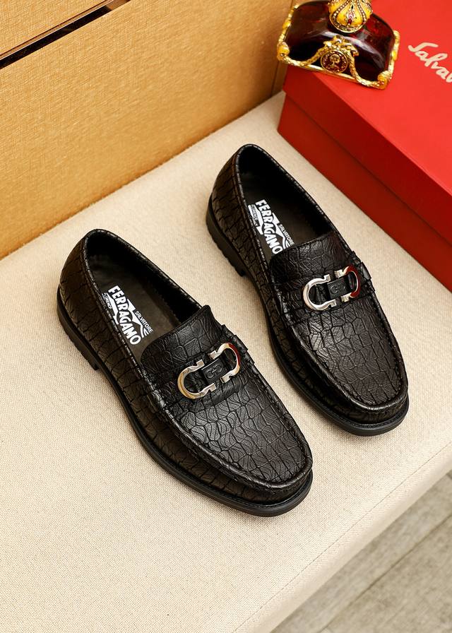 商品商标:Ferragamo 菲拉格慕 休闲皮鞋 DDD 正码码数: 38-44 45.46订制 DDD 商品材料:精选 进口头层小牛皮压花鞋面+原版五金扣,进 商品商标:Ferragamo 菲拉格慕 休闲皮鞋 DDD 正码码数: 38-44 45.46订制 DDD 商品材料:精选 进口头层小牛皮压花鞋面+原版五金扣,进