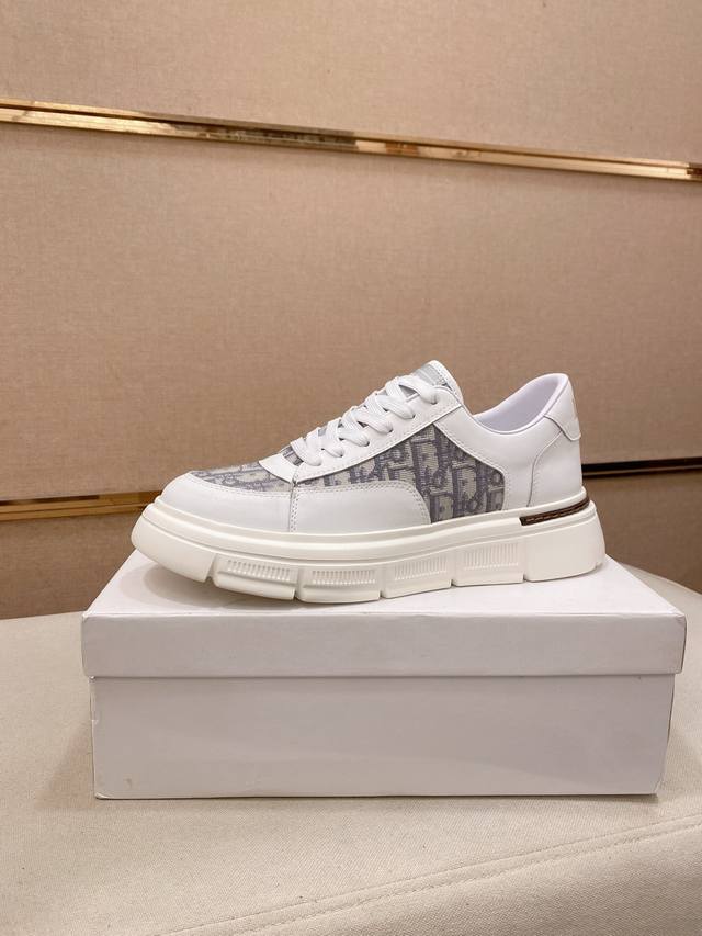 工厂P价 迪奥D 新款同步发售，鞋面意大利进口弹力面料 全进口羊皮内里，完全1比1，鞋底：原厂特供原版底，独家活动成型底超级舒适，原厂跟单货，高品质，可随意进出