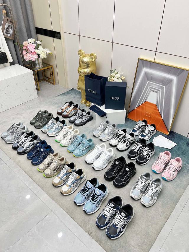 实价： 迪奥 炸街情侣B30爆款超人气运动，新品专柜同步，鞋面意大利原版进口牛皮透气网布面料搭配，潮达人必备，复杂工艺完美复刻 进口柔软水染牛内里 牛皮垫脚 鞋