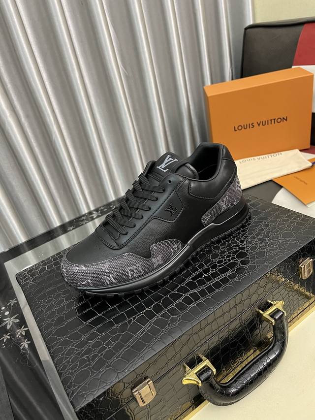 出厂价Pp： Louis Vuitton 25Ss Lv路易威登专柜最新休闲鞋 ，众多网红明星纷纷开秀上脚 ，这款系带休闲运动鞋妥妥的美式老爹鞋风格 经典百搭的