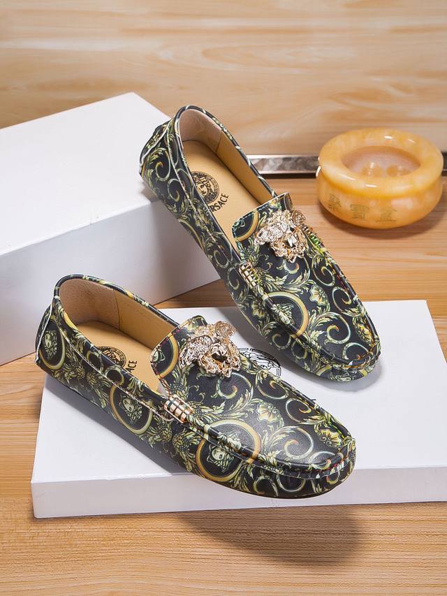 实价 Verace 范思哲官方旗舰店商务休闲豆豆鞋，最新元素潮爆全球，官网火爆热卖，原版版本，专柜一比一，鞋面意大利进口原版头层牛皮 绝对高端 原版防滑大底，舒