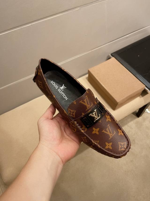 品牌Louis Vuitton，Lv专注高端，官网新款男士豆豆鞋专柜爆款系列 顶级原单品质，原单南非进口Lv原版皮料 ， 头层牛里真材实料，原版御用耐磨胶塑大底