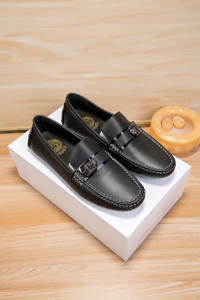 实价 ,范思哲官方旗舰店新款+爆款，鞋面采用进口意大利头层柔软小牛皮，舒适透气牛里真材实料，范思哲诞生于15世纪法国宫廷，几百年来可谓是历久弥新，时尚轮回[跳跳