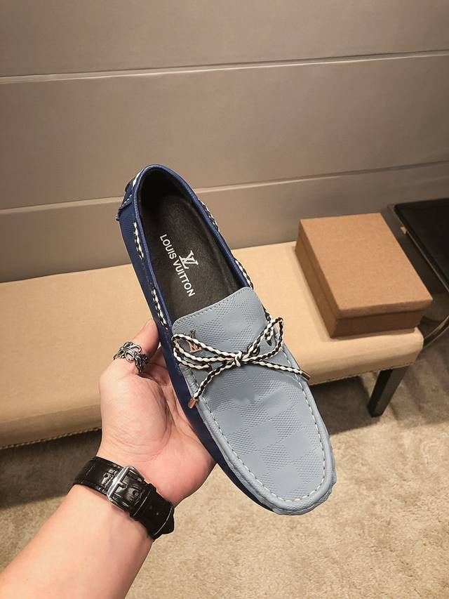 品牌Lv路易威登，官方旗舰店商务休闲豆豆鞋新款+爆款，鞋面原版牛皮，舒适透气牛里真材实料 拒绝掉色 ，原版进口耐磨橡胶底， 采用精湛工艺，鞋面好看奢华，男士心备