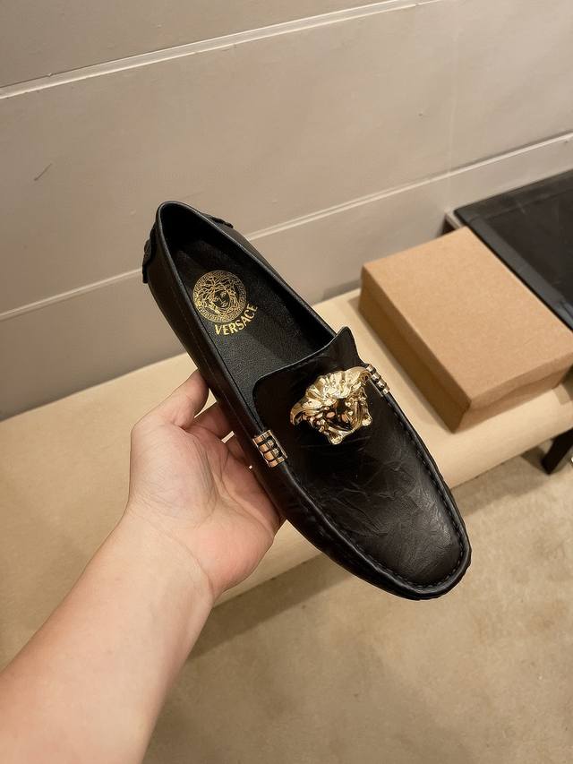 范思哲官方旗舰店新款，鞋面头层意大利牛皮，舒适透气牛里真材实料，原版进口耐磨橡胶底， [ 精致优雅男士心备佳品，穿着舒适。鞋面美灶莎性感头像男士最爱，品牌低调优