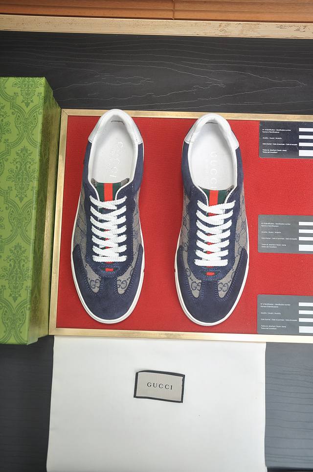 出厂价P Gucci 古奇 官网1:1运动男鞋火爆上市，采用原版古奇布料+面筋内里，再加官网原版1:1舒适大底。时尚百搭，着脚超舒适、透气。5色可选，标准鞋码3