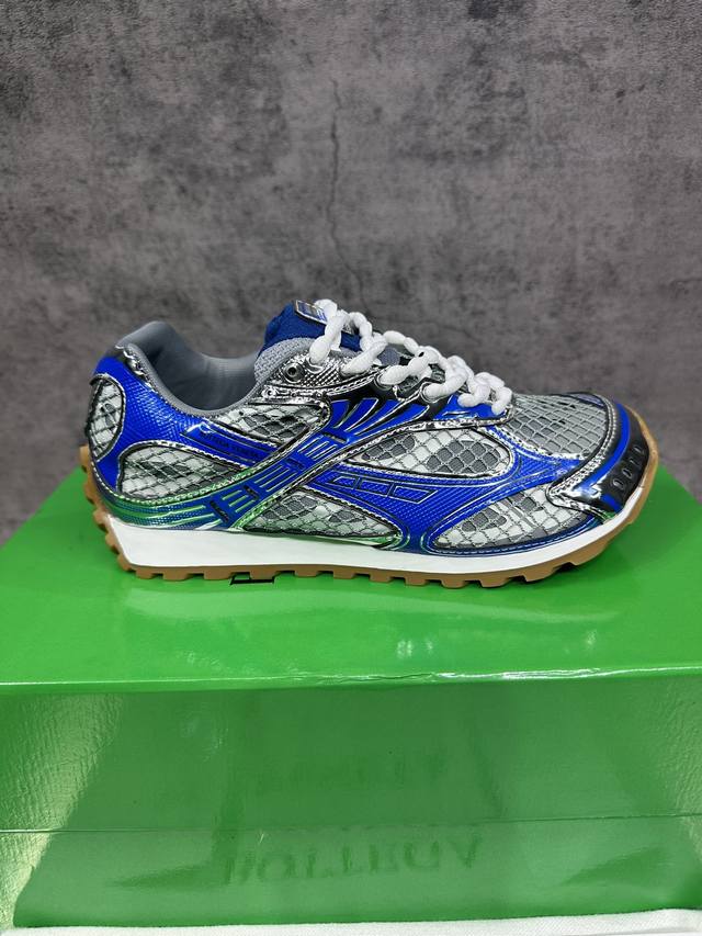 Bv Orbit运动鞋 王一博 同款 情侣款老爹鞋 DDD Runner运动鞋，采用轻质科技网布面料。 DDD 搭配几何图案设计橡胶外底。 DDD 女款 P王炸