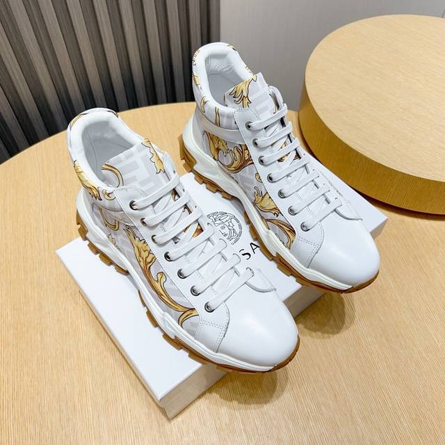 工厂P Versace 范思哲男士新款上市 鞋面选用头层小牛皮头层羊皮垫脚，完美造型顶级品质，橡胶耐磨大底，鞋型饱满，立体感十足超级百搭 高档不失品味，时尚、标